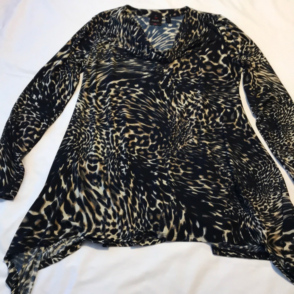 LN Rafaella sz M animal print silky tunic top.